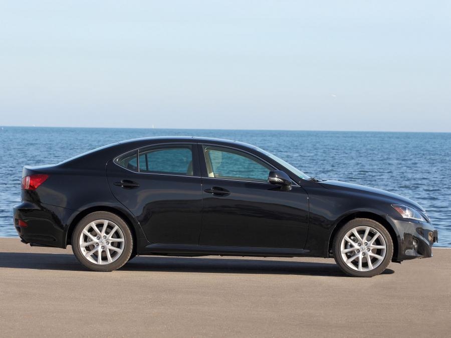 Lexus IS200d 2010 года  (фото 17 из 19)